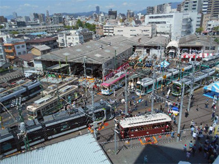 様々な車両の展示