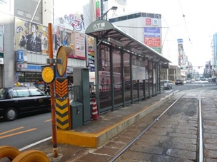 電車を下から見学