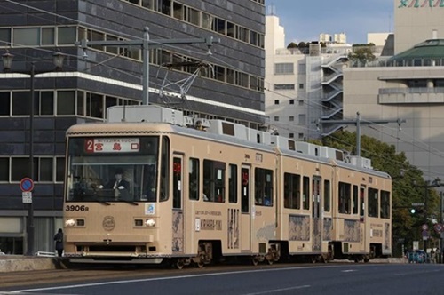 段ボールラッピング電車